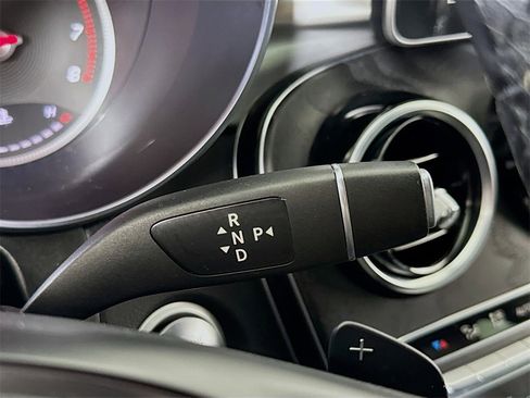 Used 2019 Mercedes-Benz GLC 300 4MATIC image 17