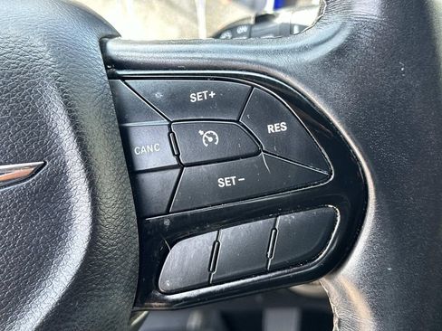 Used 2018 Chrysler Pacifica Touring Plus w/ S Appearance Package FWD image 25