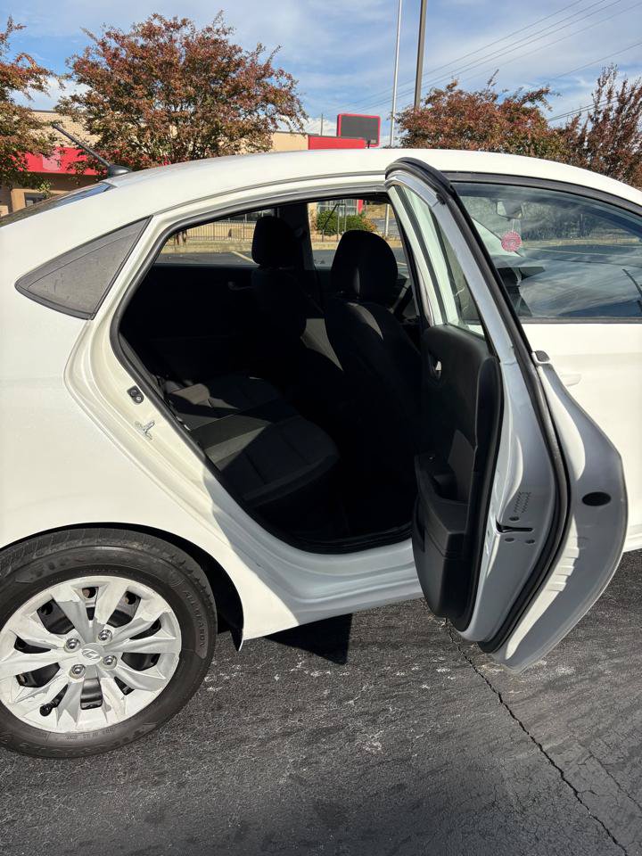 Used 2021 Hyundai Accent SE FWD image 14