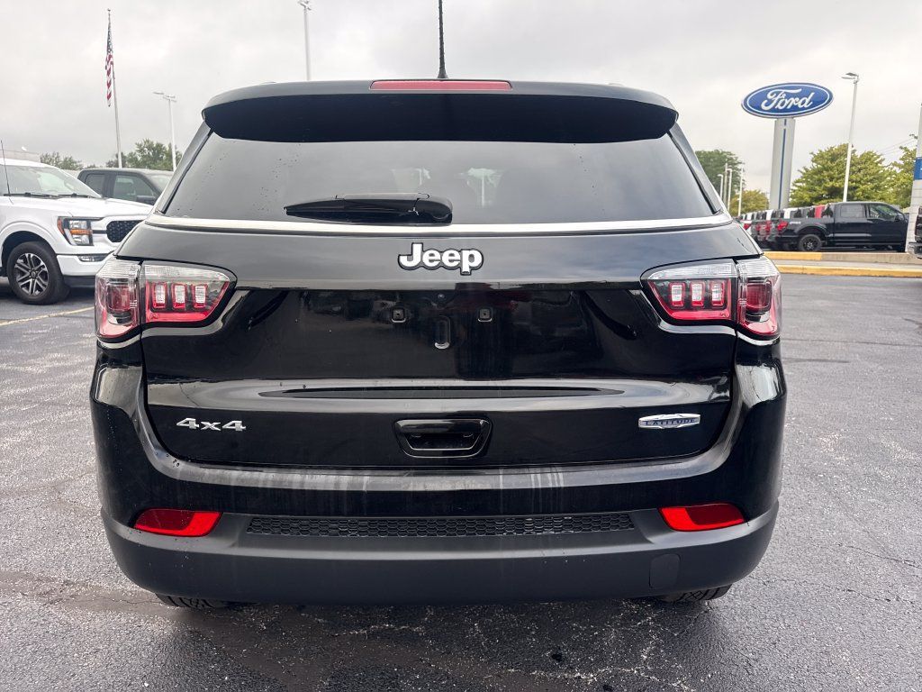 Used 2024 Jeep Compass Latitude AWD/4WD image 8
