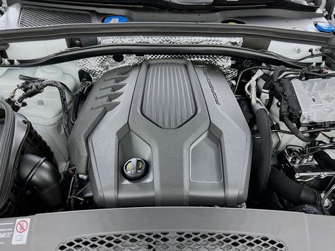 New 2026 Porsche Macan image 32