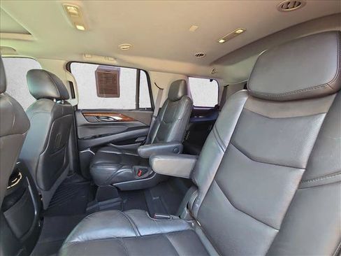 Used 2018 Cadillac Escalade Luxury RWD image 18