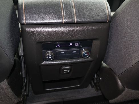 Used 2021 Chevrolet Traverse LT AWD/4WD image 12