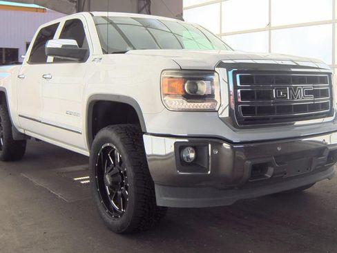 Used 2015 GMC Sierra 1500 SLT w/ SLT Crew Cab Value Package AWD/4WD image 4