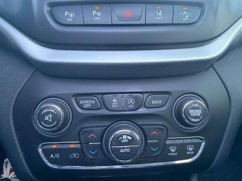 Used 2018 Jeep Cherokee Trailhawk w/ Quick Order Package 27L AWD/4WD image 18