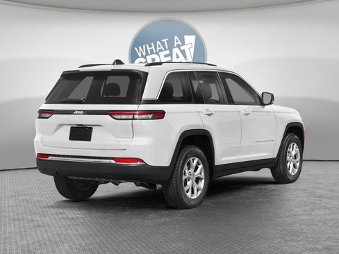 Certified 2023 Jeep Grand Cherokee Laredo AWD/4WD image 2