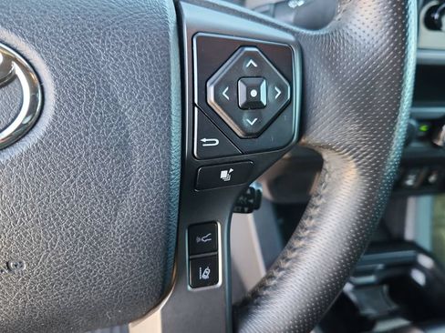 Used 2019 Toyota Tacoma TRD Sport AWD/4WD image 22