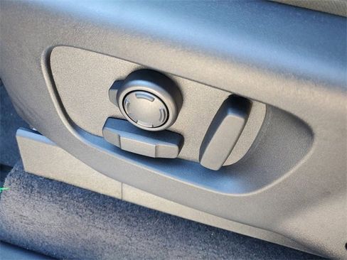 Used 2025 Land Rover Discovery Dynamic SE image 24