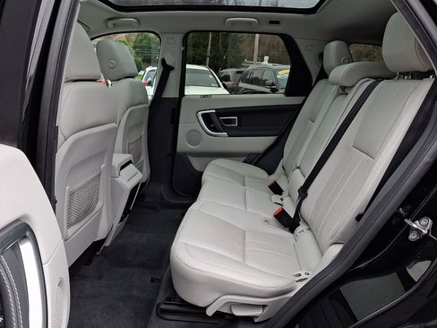 Used 2017 Land Rover Discovery Sport HSE image 10