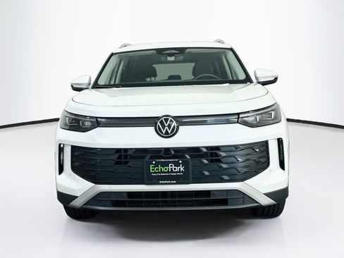 Used 2026 Volkswagen Tiguan SE AWD/4WD image 2