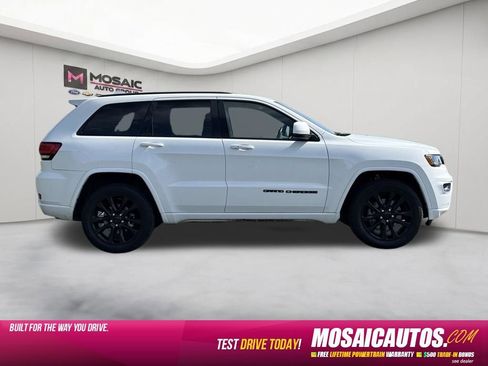 Used 2021 Jeep Grand Cherokee Laredo X AWD/4WD image 8