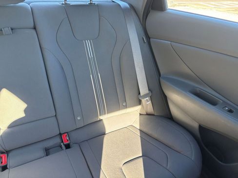 Used 2025 Hyundai Elantra SEL image 33