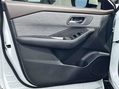 Used 2023 Nissan Rogue SV FWD image 14