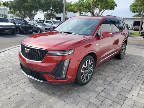 Used 2024 Cadillac XT6 Sport w/ Technology Package AWD/4WD image 3