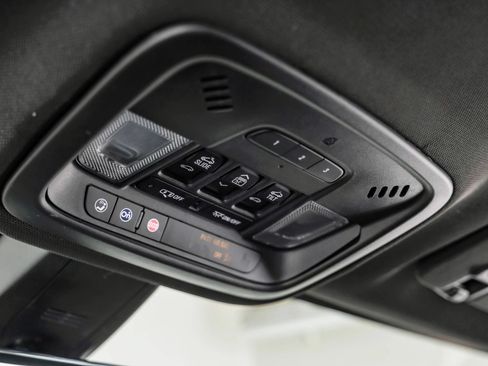 Used 2022 Chevrolet Traverse Premier w/ Redline Edition FWD image 27