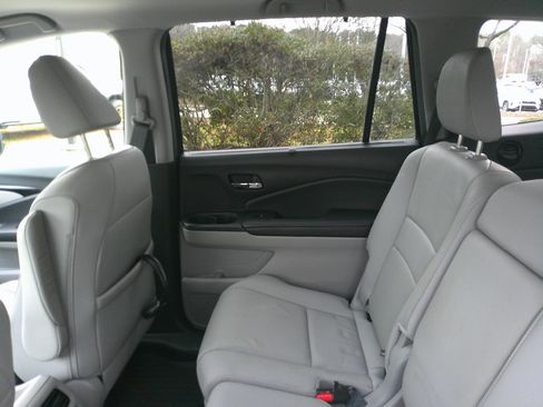 Used 2018 Honda Pilot Touring image 30