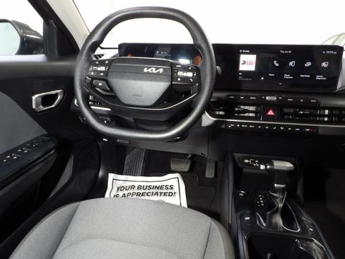 Used 2025 Kia K4 FWD image 12