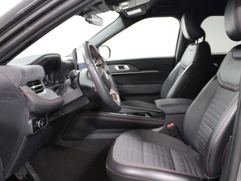 Used 2025 Ford Explorer ST-Line w/ ST-Line Street Pack image 18