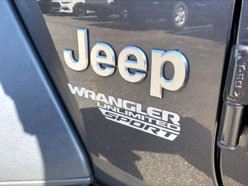 Used 2018 Jeep Wrangler Unlimited Sport S AWD/4WD image 30