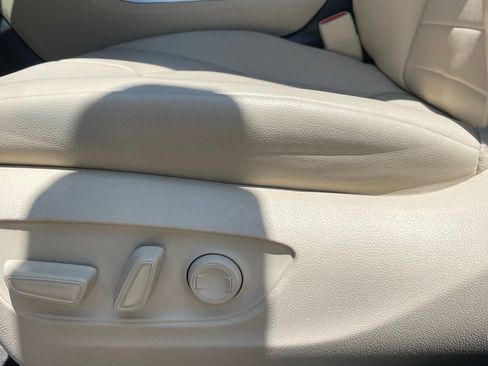 Used 2023 Toyota Highlander XLE FWD image 23