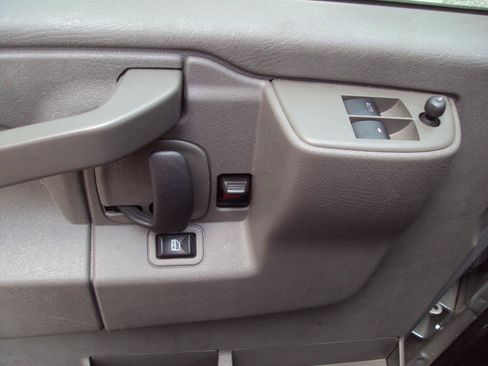 Used 2021 Chevrolet Express 3500 Extended w/ Driver Convenience Package RWD image 14