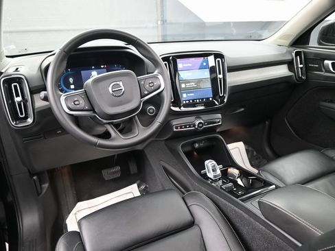 Used 2024 Volvo XC40 B5 Ultimate w/ Protection Package Premier image 10