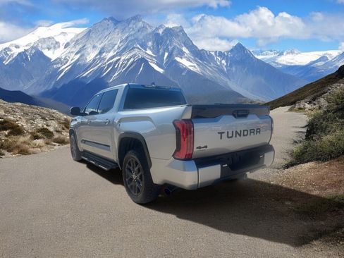 Used 2023 Toyota Tundra Platinum image 3