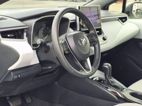 Used 2025 Toyota Corolla SE w/ SE Package image 10