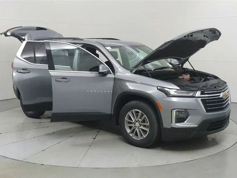 Used 2023 Chevrolet Traverse LT FWD image 9