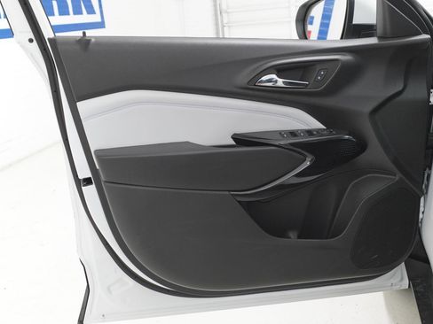 New 2026 Chevrolet Trax LT w/ LT Convenience Package image 12