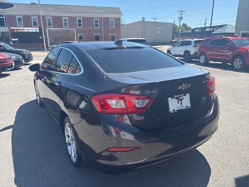 Used 2017 Chevrolet Cruze Premier FWD image 3