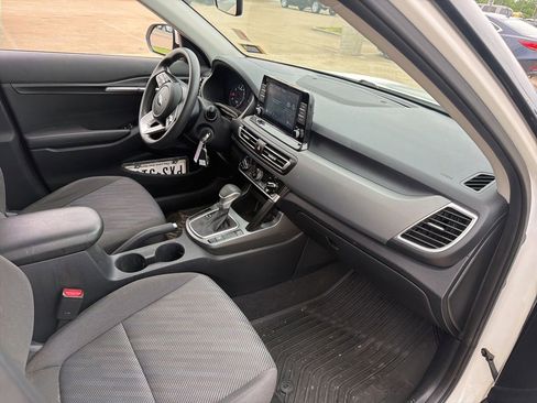 Used 2021 Kia Seltos LX AWD/4WD image 16