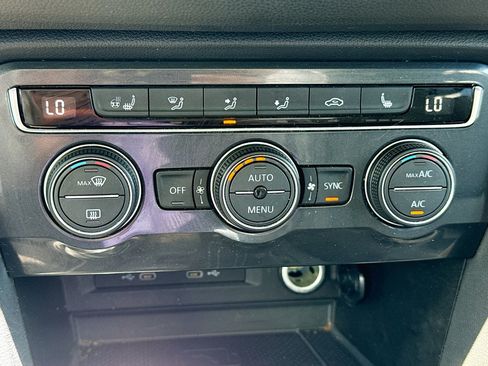 Used 2021 Volkswagen Tiguan SEL FWD image 34