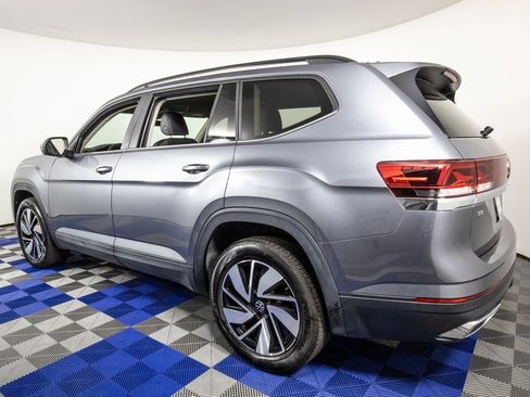 Used 2025 Volkswagen Atlas SE image 4