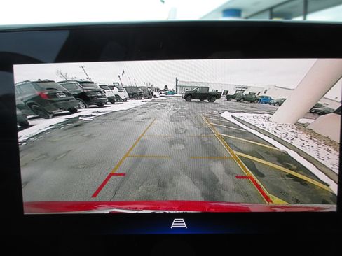 Used 2025 Chevrolet Trax LT w/ LT Convenience Package image 18