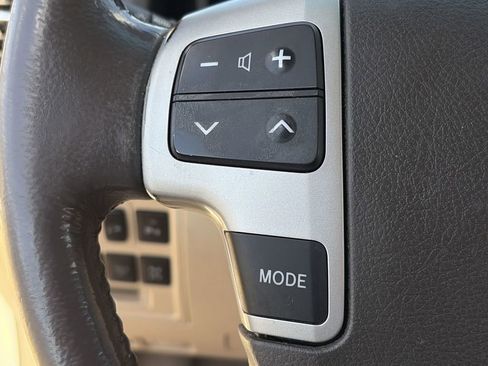 Used 2013 Toyota Land Cruiser image 9