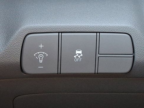 Certified 2025 Hyundai Elantra Sport image 25