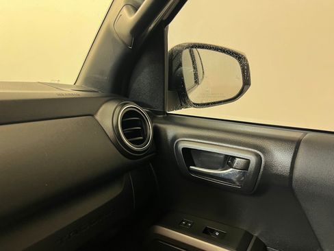 Used 2019 Toyota Tacoma TRD Sport image 30