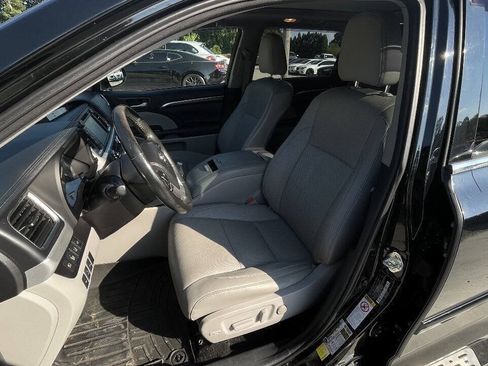 Used 2015 Toyota Highlander Limited Platinum AWD/4WD image 16