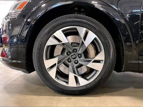 Used 2023 Audi e-tron Premium w/ Convenience Plus Package AWD/4WD image 9