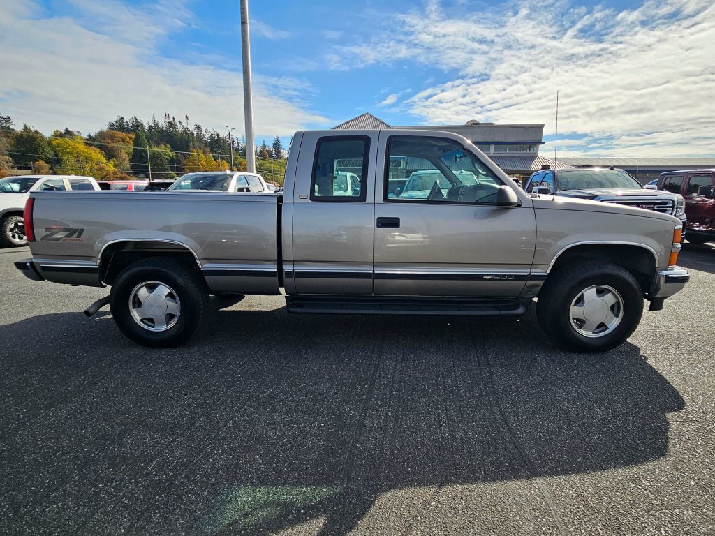 Used 1998 Chevrolet Silverado 1500 4x4 Extended Cab w/ Preferred Equipment Group 3 image 2