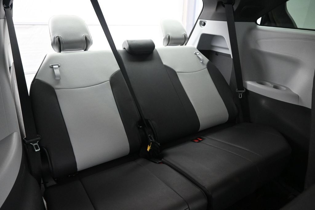 Used 2024 Toyota Sienna XSE w/ XSE Plus Package AWD/4WD image 14