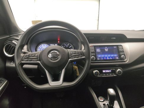 Used 2018 Nissan Kicks SV image 22