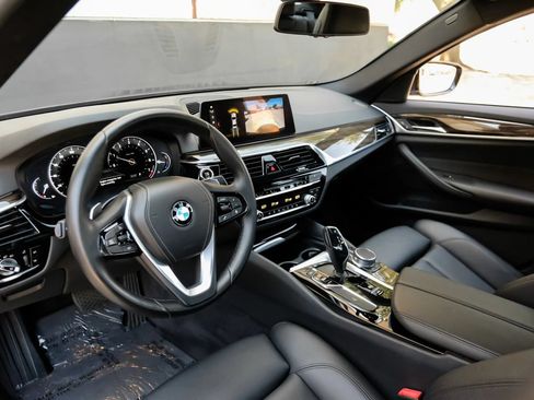 Used 2018 BMW 530i RWD image 2