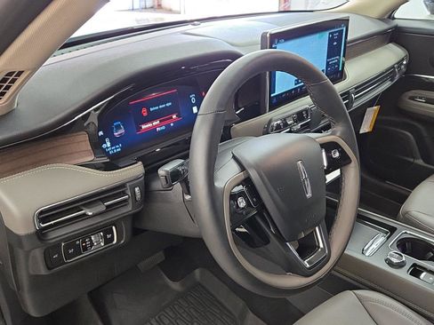 New 2025 Lincoln Corsair Reserve image 5