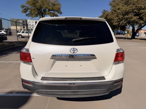 Used 2013 Toyota Highlander FWD image 5