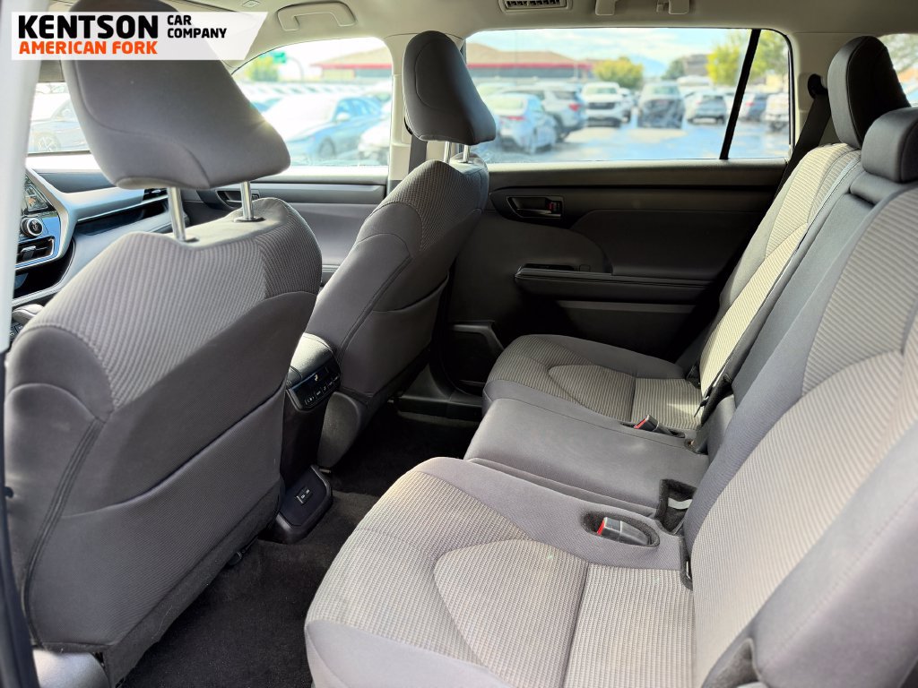 Used 2025 Toyota Highlander LE AWD/4WD image 32