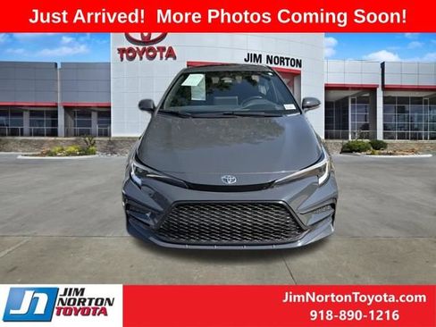 Used 2025 Toyota Corolla SE w/ SE Premium Package FWD image 2