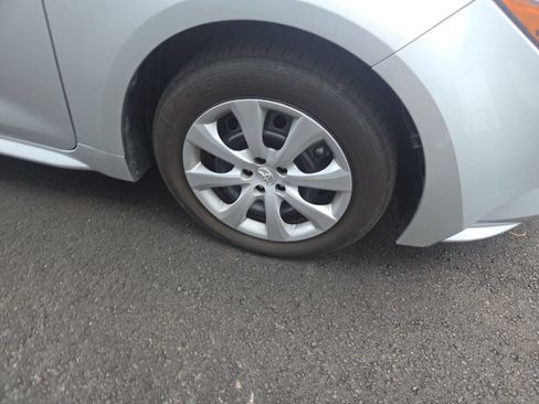 Used 2025 Toyota Corolla LE FWD image 18