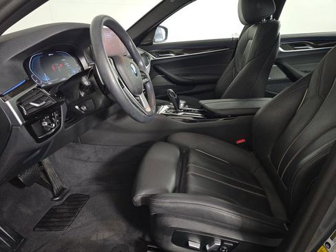 Used 2023 BMW 530e xDrive w/ Premium Package image 14